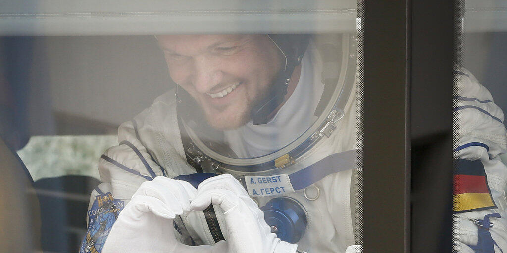 Der deutsche Astronaut Alexander Gerst kurz vor dem Sojus-Start (Archiv)