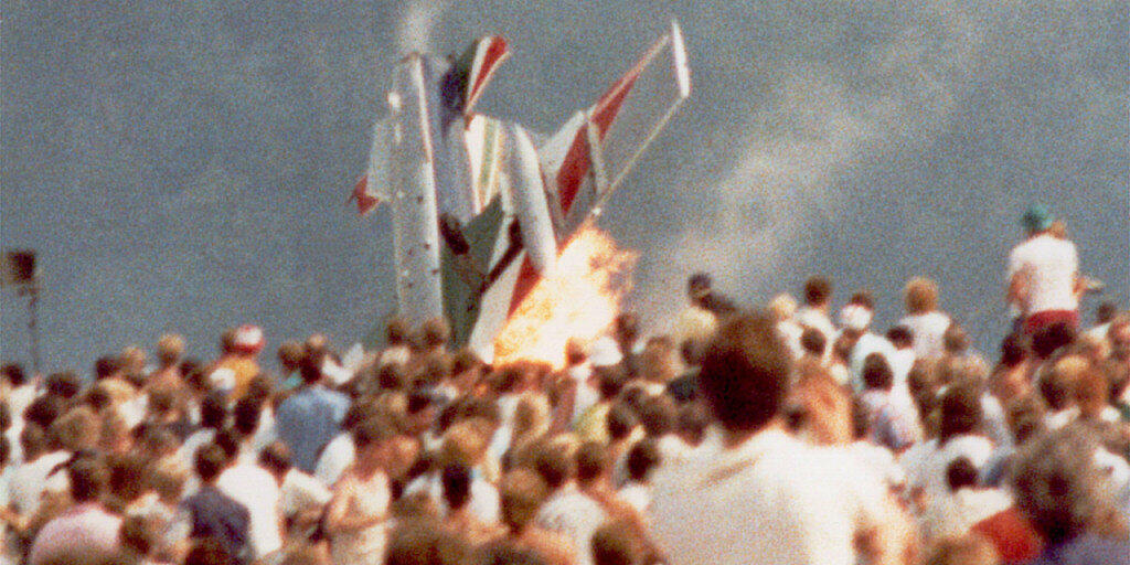 Vor 30 Jahren kam es bei einer Flugschau in Ramstein zu einer Katastrophe: Ein Flugzeug einer Kunstflugstaffel stürzte in die Zuschauer und explodierte. 70 Menschen wurden getötet, über 450 weitere verletzt. (Archivbild)