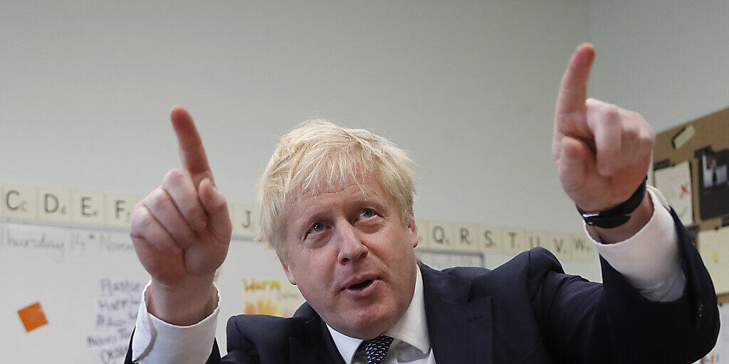 Der britische Premierminister Boris Johnson muss sich bei der Parlamentswahl am 12. Dezember in seinem Wahlkreis einigen kuriosen Herausforderern stellen. Auf der Liste der Kandidaten findet sich u.a. ein Lord Buckethead (Lord Eimerkopf) und ein Count Binface (Graf Mülltonnengesicht).  (Archivbild)