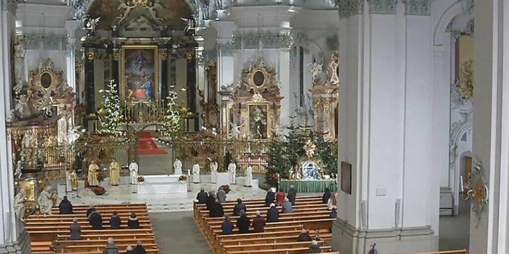 Nur rund zwei dutzend Gläubige vor Ort: Vorgezogene Mitternachtsmesse in der Kathedrale in St. Gallen. Nur rund zwei dutzend Gläubige vor Ort: Vorgezogene Mitternachtsmesse in der Kathedrale in St. Gallen.
