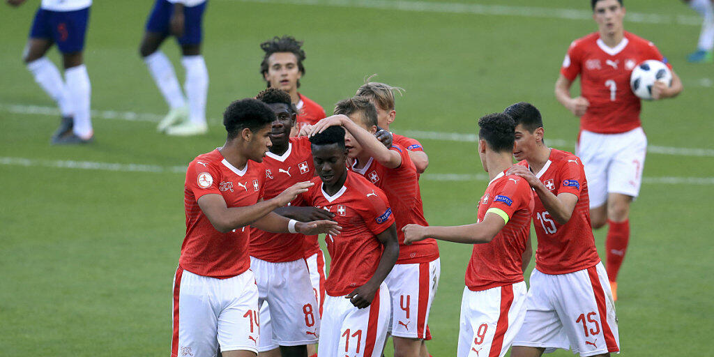 Felix Mambimbi (Nummer 11) erzielte gegen England den Schweizer Siegtreffer