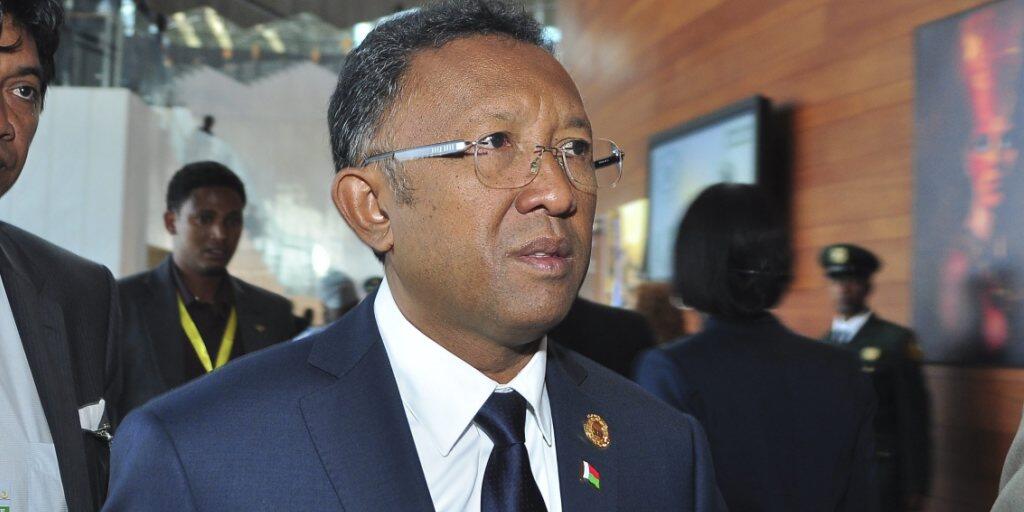 Madagaskars Präsident Hery Rajaonarimampianina soll nach dem Willen des Verfassungsgerichts mit der Opposition eine Einheitsregierung bilden. Sonst droht dem Land der Einsatz der Armee. (Archiv)