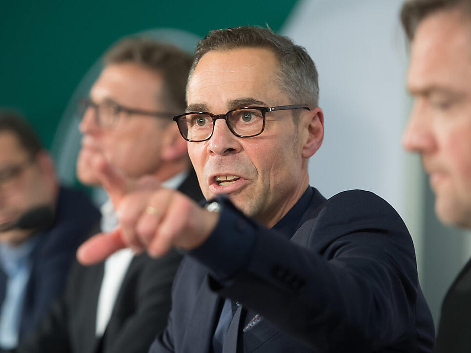 Matthias Hüppi, der neue Verwaltungsratspräsident des FC St. Gallen, spricht an der Medienorientierung des Klubs. Die Aktionäre des Ostschweizer Vereins entzogen dem bisherigen Verwaltungsrat das Vertrauen und setzten diesen ab