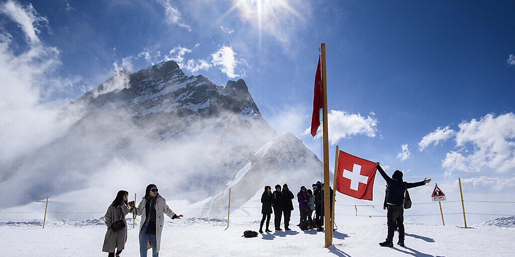 Die Coronakrise trifft auch die Jungfraubahnen hart: Bis mindestens Mitte April fahren keine Züge mehr auf das Jungfraujoch. (Archivbild)