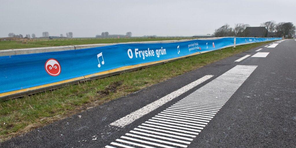 Spezieller Belag im niederländischen Jelsum: Fährt ein Auto darüber, ertönt die friesische Hymne.