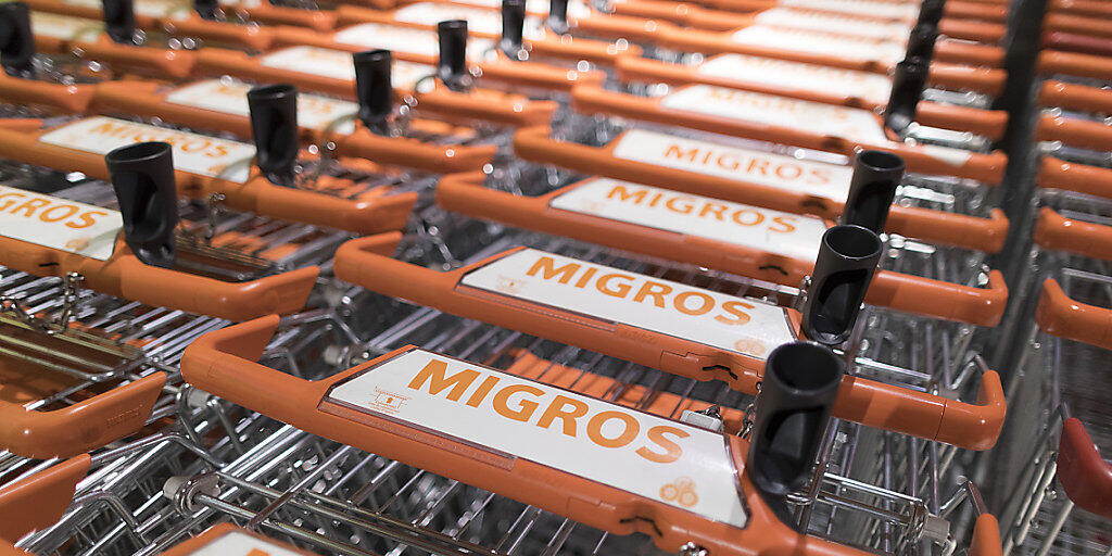 Migros-Angestellte dürfen sich auf mehr Lohn freuen. Mit einem der Sozialpartner kam allerdings keine Einigung zustande. (Archivbild)