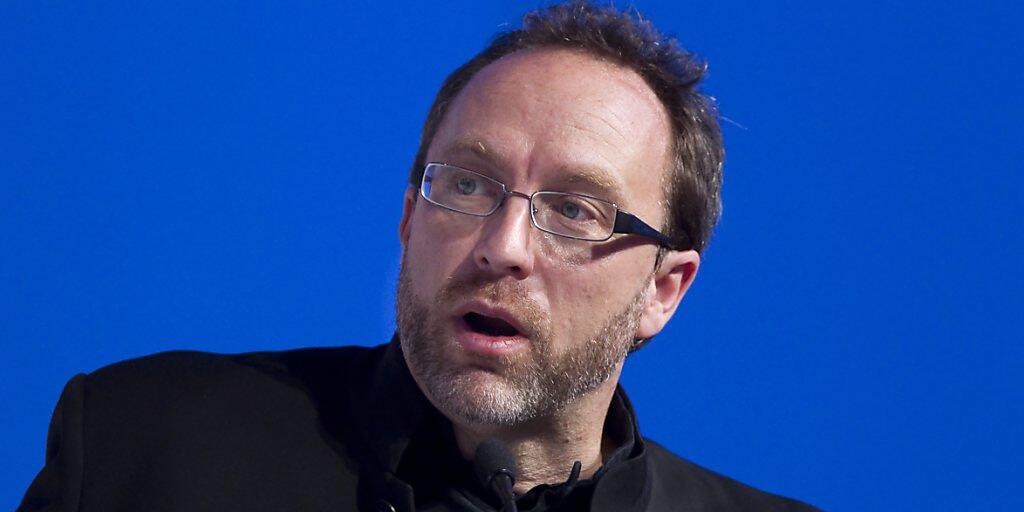 Der Wikipedia-Gründer Jimmy Wales sieht in seinem neuen Online-Netzwerk WT.Social (WikiTribune Social) einen Konkurrenten für Twitter. (Archivbild)
