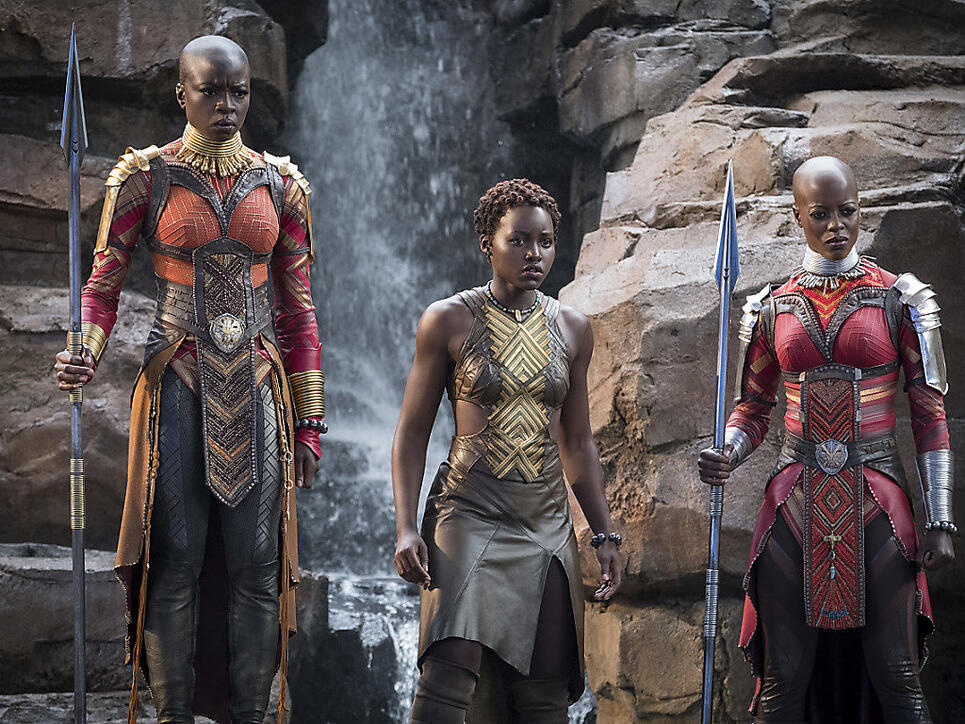 Danai Gurira, Lupita Nyong'o und Florence Kasumba in einer Szene von "Black Panther": Der Superheldenfilm überzeugt Kritiker und Fans.