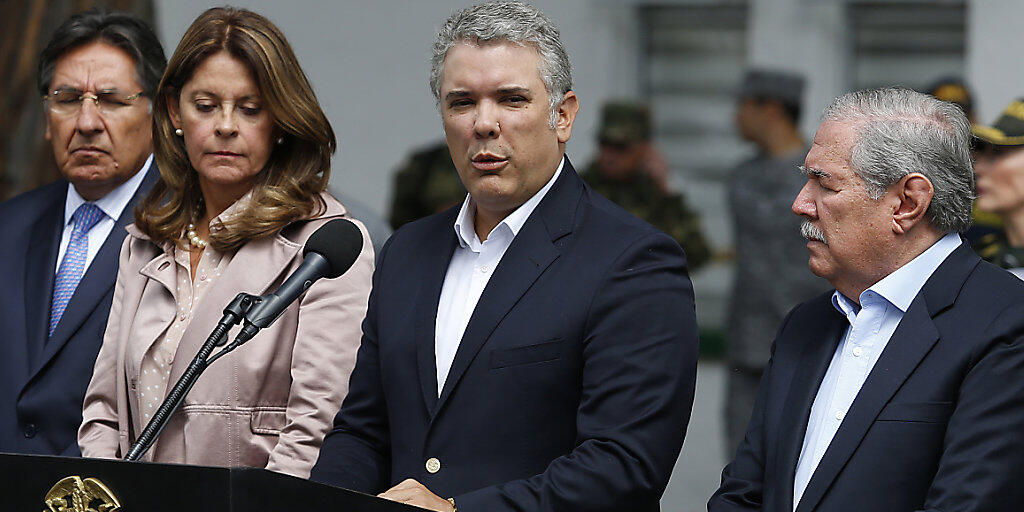 "Dieser Anschlag wird nicht ungesühnt bleiben", sagte Kolumbiens Präsident Iván Duque (Mitte).