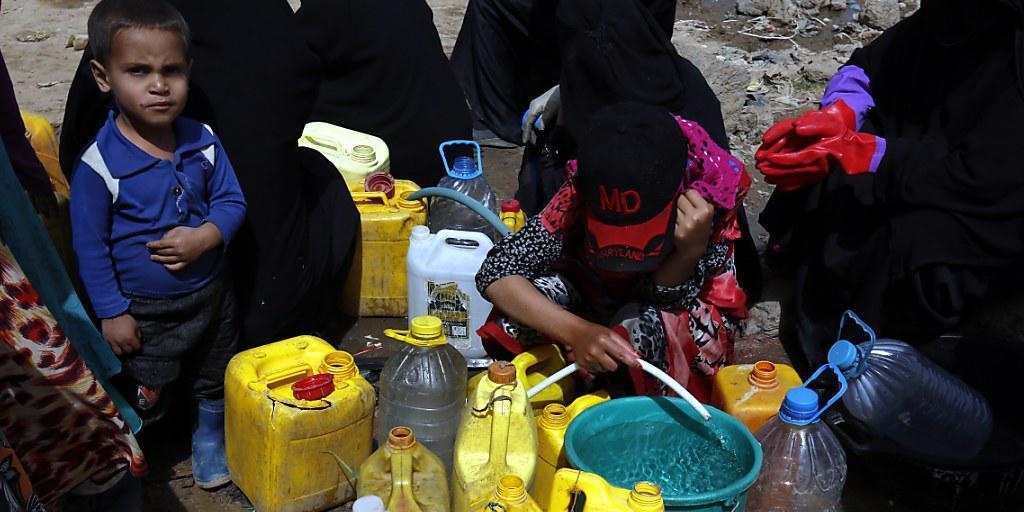 Menschen im Jemen leiden extreme Not. Nach Informationen der Hilfsorganisation Oxfam sind fast 7 Millionen Menschen im Jemen von Hunger bedroht.