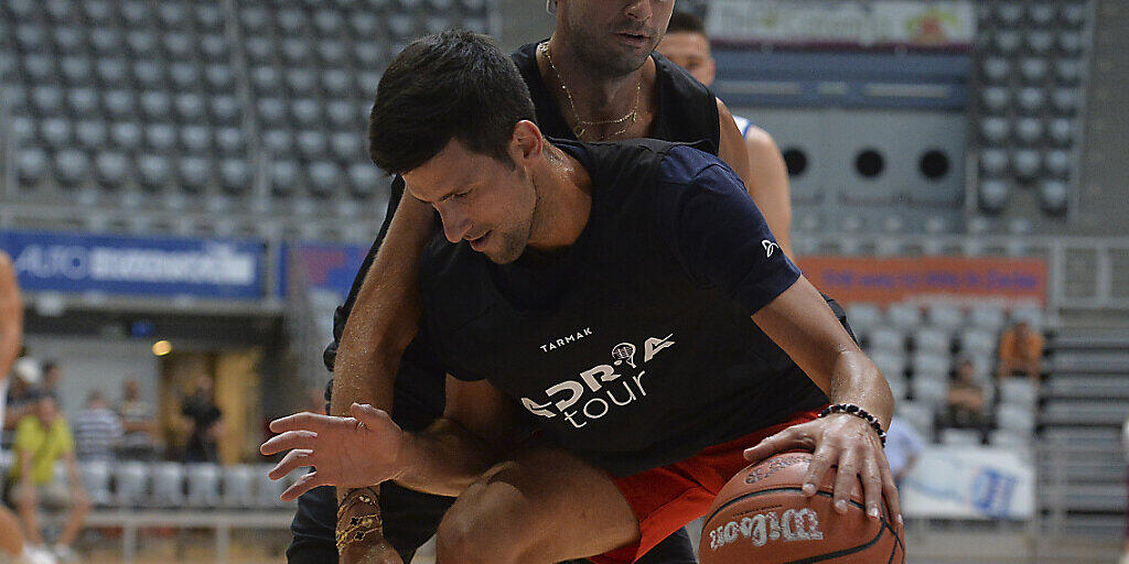 Spass mit negativen Konsequenzen: Novak Djokovic und Grigor Dimitrov beim Basketball spielen. Nun sind beide mit dem Coronavirus infiziert