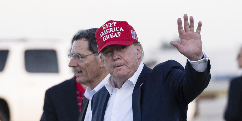 Weder US-Präsident Donald Trump noch einer seiner Rechtsvertreter wird am Mittwoch an der Impeachment-Anhörung im Parlament teilnehmen. (Archivbild)