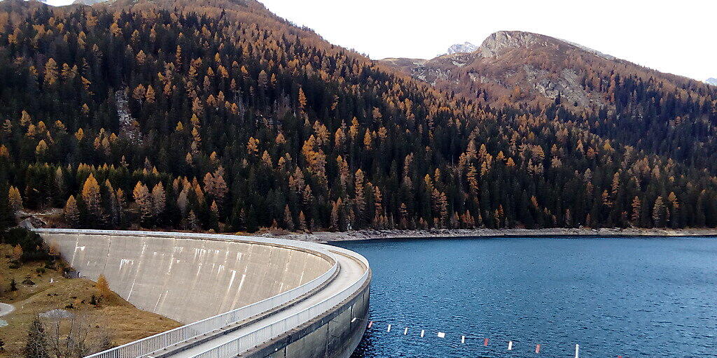 Wegen Spannungen in der Staumauer Isola beim San Bernardino Pass GR sind kommenden Winter Sanierungsarbeiten notwendig.