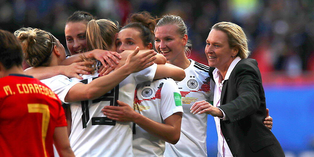 Nach Sieg gegen Spanien: Martina Voss-Tecklenburg kann mit Deutschland die WM-Achtelfinals planen
