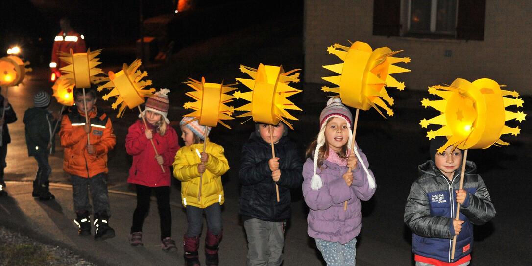 Laternenfest Brauchtum triesenberg kinderkarten