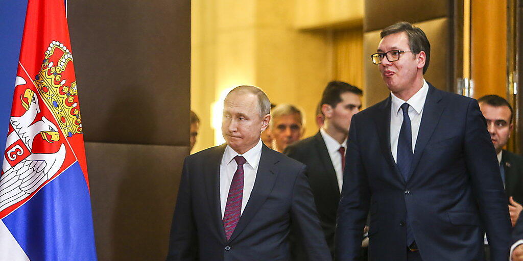 Der russische Präsident Wladimir Putin (l.) bei seinem Besuch im "befreundeten, brüderlichen Serbien" - daneben der serbische Präsident Aleksander Vucic.