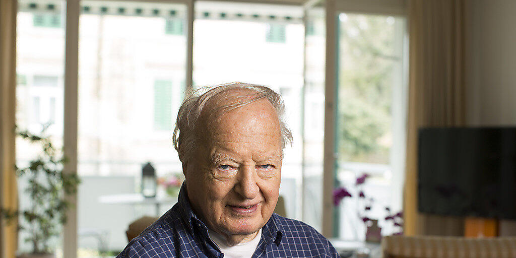 Arnold Hottinger im April 2013 in seiner Wohnung in Zug. Dort ist der grosse Nahost-Kenner in der Nacht auf Dienstag im Alter von 92 Jahren gestorben.