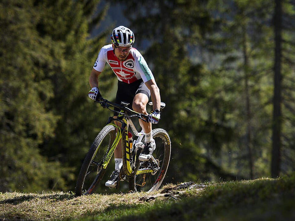 Nino Schurter hängt als Schweizer Schlussfahrer alle Konkurrenten ab