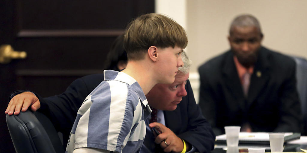 Der sogenannte Mörder von Charleston, Dylann Roof, ist am Montag zu weiteren Strafen verurteilt worden, nachdem zuvor bereits die Todesstrafe für ihn verhängt worden war.