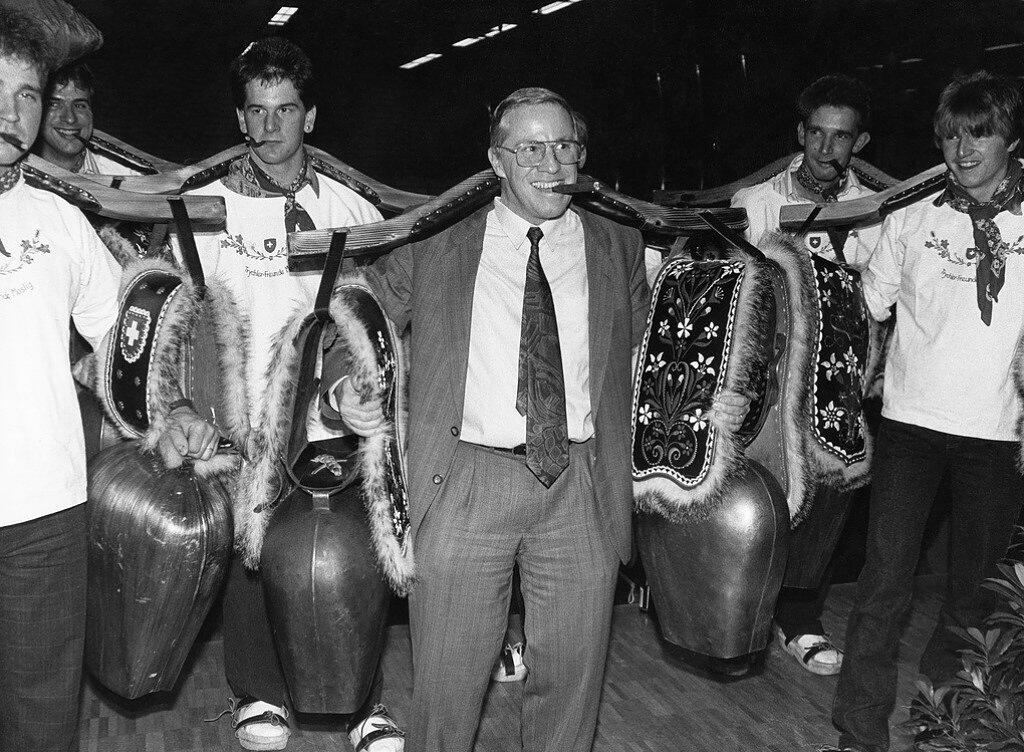 Der prominenteste EWR-Beitrittsgegner war der damalige SVP-Nationalrat Christoph Blocher. Im Bild an einem Umzug mit Treicheln im November 1992. (Archivbild) Der prominenteste EWR-Beitrittsgegner war der damalige SVP-Nationalrat Christoph Blocher. Im Bild an einem Umzug mit Treicheln im November 1992. (Archivbild)