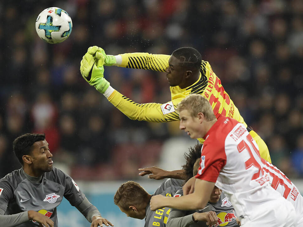 Yvon Mvogo bei seinem ersten Bundesliga-Einsatz für RB Leipzig