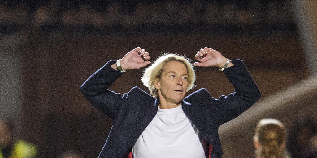 Die nach der Qualifikations-Kampagne scheidende Nationaltrainerin Martina Voss-Tecklenburg muss mit der Schweiz in die Overtime
