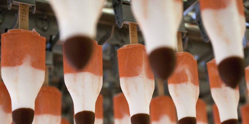 Blick in die Produktion der Rakete-Glacé in Rorschach. Auch 50 Jahre nach der Lancierung ist sie immer noch die Meistverkaufte.