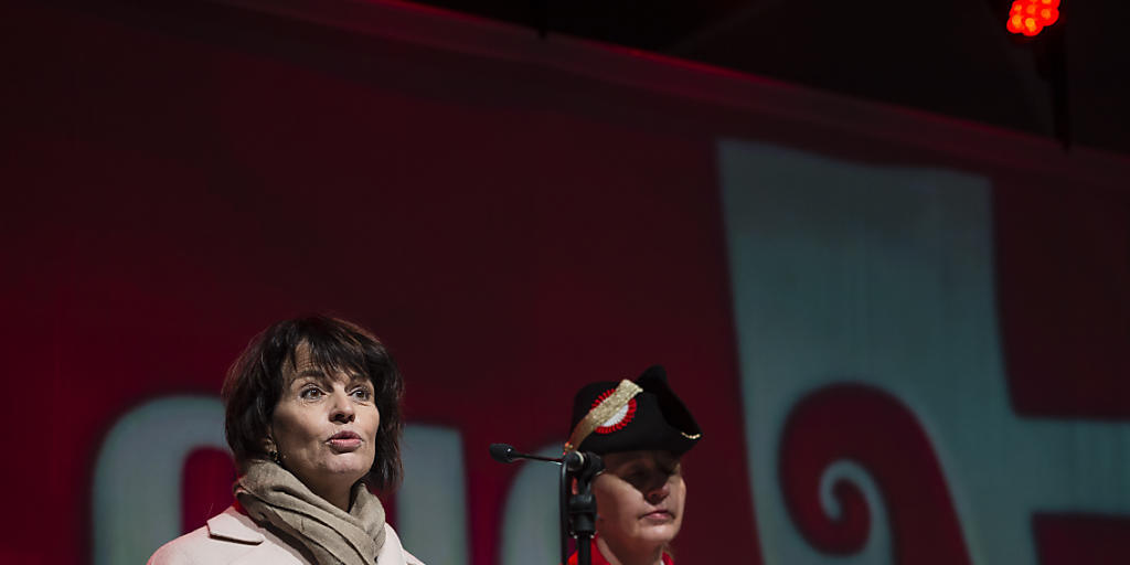 Bundesrätin Doris Leuthard an der Eröffnungsfeier des vorletzten Abschnitts der Autobahn A16 bei Courrendlin JU. Bundesrätin Doris Leuthard an der Eröffnungsfeier des vorletzten Abschnitts der Autobahn A16 bei Courrendlin JU.