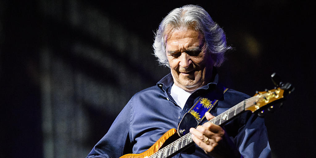 John McLaughlin letzten Sommer am Montreux Jazz Festival. Mit 75 nimmt er bald Abschied - aber nur von den USA, weil er sich dort nicht mehr willkommen fühlt. (Archivbild)