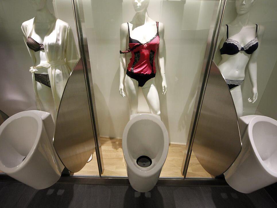 In Amsterdam gibt es nach Angaben der Organisatoren 35 öffentliche Pissoirs und nur drei öffentliche Frauentoiletten. (Symbolbild)