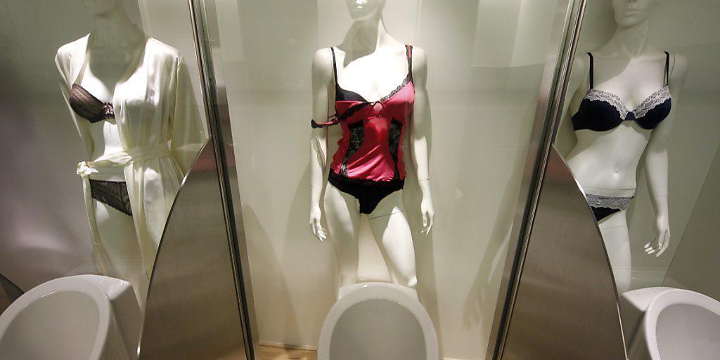 In Amsterdam gibt es nach Angaben der Organisatoren 35 öffentliche Pissoirs und nur drei öffentliche Frauentoiletten. (Symbolbild)
