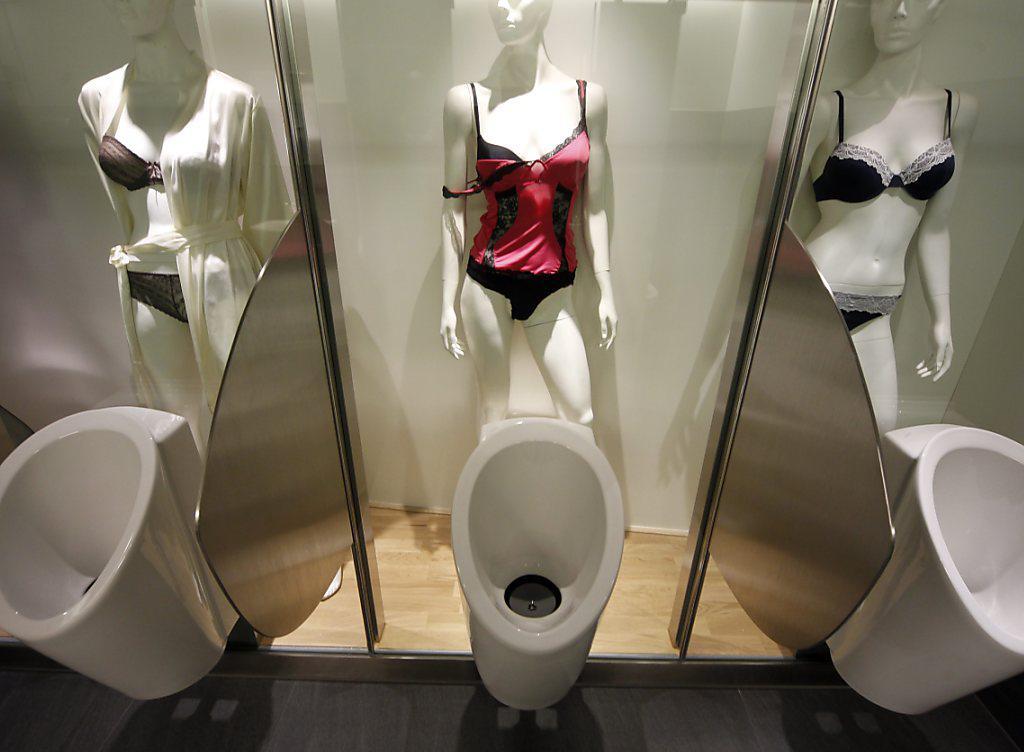 In Amsterdam gibt es nach Angaben der Organisatoren 35 öffentliche Pissoirs und nur drei öffentliche Frauentoiletten. (Symbolbild) In Amsterdam gibt es nach Angaben der Organisatoren 35 öffentliche Pissoirs und nur drei öffentliche Frauentoiletten. (Symbolbild)