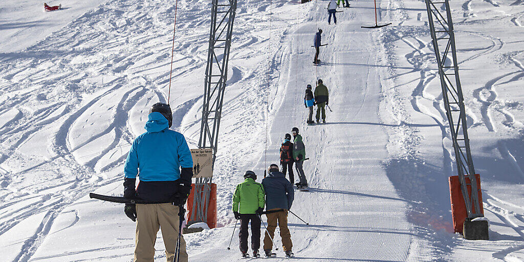 Neu gilt eine Maskenpflicht auch für den Skilift. (Archivbild)
