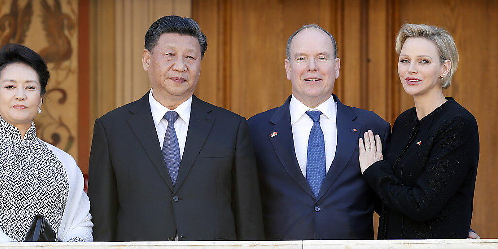 Bei sonnigem Frühlingswetter wurden Chinas Präsident Xi Jinping und seine Frau Peng Liyuan in Monaco von Fürst Albert II. und Fürstin Charlène empfangen.