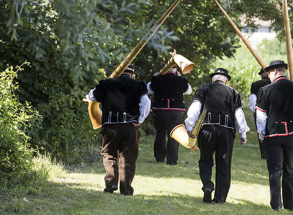 Das 62. Zentralschweizer Jodlerfest in Schötz ist zu Ende. Zehntausende erfreuten sich an den Darbietungen mit Jodeln, Fahnenschwingen sowie Alphorn- und Büchelblasen.