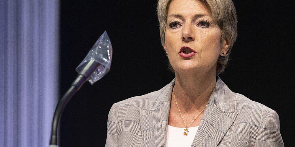Justizministerin Karin Keller-Sutter verteidigt im Nationalrat die neuen Terrorismus-Strafnormen. Diese sind umstritten. Gegner sprechen von Gesinnungsstrafrecht.