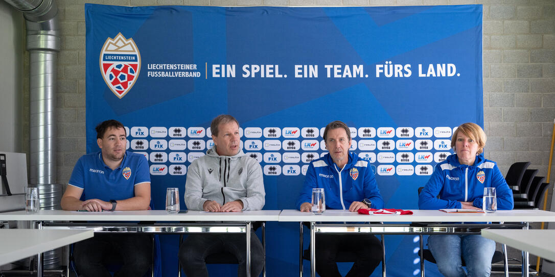Florian Hepberger (Medienstelle), Rene Pauritsch (LFV-Sportdirektor), Dieter Alge (U17-Natitrainer) und Judith Frommelt (Turnierverantwortliche) (v.l.) informierten gestern in Ruggell die Medien.