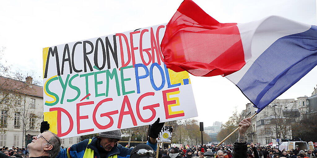 Proteste gegen Macrons Rentenreform in Paris: Am Dienstag gingen wieder Hunderttausende im ganzen Land auf die Strasse.