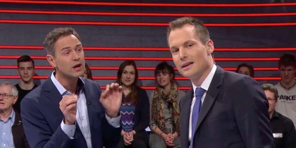 Historiker Daniele Ganser und Moderator Jonas Projer während der SRF-Sendung "Arena" zum Thema "Trumps Krieg gegen die Medien", nach der es knapp 500 Beanstandungen hagelte: Der Ombudsmann hält fest, dass das Sachgerechtigkeitsgebot in drei Punkten verletzt worden sei.