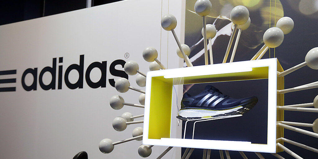 Der Sportartikel-Hersteller Adidas setzt im dritten Quartal weltweit 5,87 Milliarden Euro um.