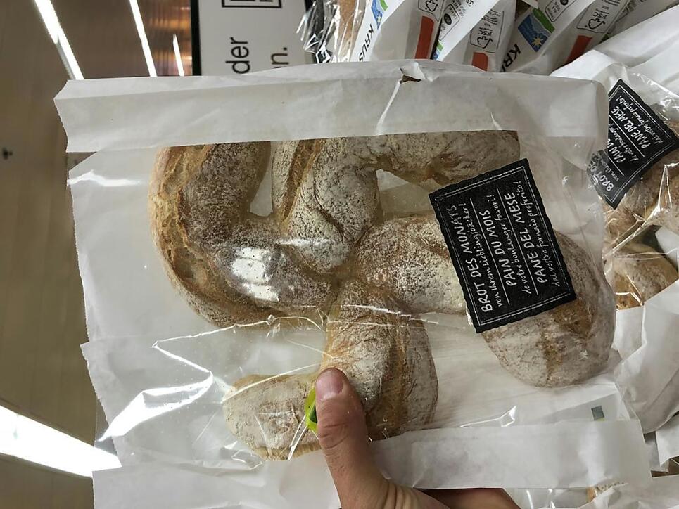 Das Monatsbrot der Migros Ostschweiz sorgt für Aufregung wegen seiner Form: Windrad oder Hakenkreuz?