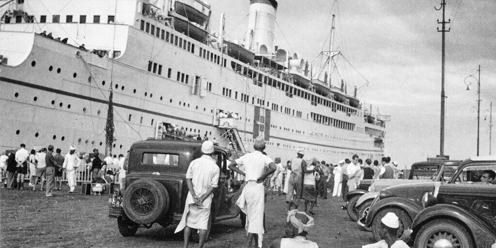 Hafen von Massawa, Italienisch-Ostafrika (heute Eritrea) von Annemarie Schwarzenbach: Sie war nicht nur Schriftstellerin und Journalistin, sondern auch Fotografin. Ihr fotografisches Werk steht nun im Zentrum der Ausstellung im Paul Klee Zentrum in Bern. Hafen von Massawa, Italienisch-Ostafrika (heute Eritrea) von Annemarie Schwarzenbach: Sie war nicht nur Schriftstellerin und Journalistin, sondern auch Fotografin. Ihr fotografisches Werk steht nun im Zentrum der Ausstellung im Paul Klee Zentrum in Bern.