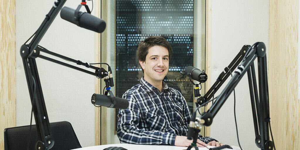 Die Befürchtungen von Nico Leuenberger, Gründer und Inhaber der Podcastschmiede, haben sich nicht bewahrheitet: Podcasts boomen trotz der Coronakrise. Die Befürchtungen von Nico Leuenberger, Gründer und Inhaber der Podcastschmiede, haben sich nicht bewahrheitet: Podcasts boomen trotz der Coronakrise.