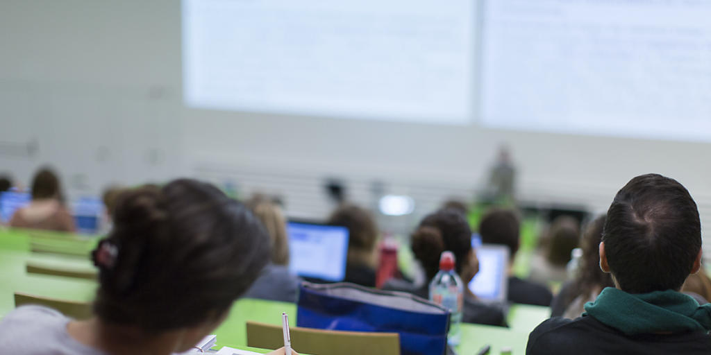 Der Bundesrat will die Altersgrenze für die Ausbildungszulage nicht heraufsetzen. Andernfalls würden viele Studierende profitieren, welche das Geld gar nicht nötig hätten. (Symbolbild)