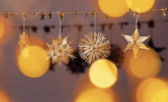 Straw stars on modern colored background