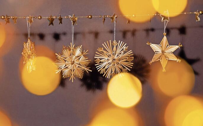 Straw stars on modern colored background