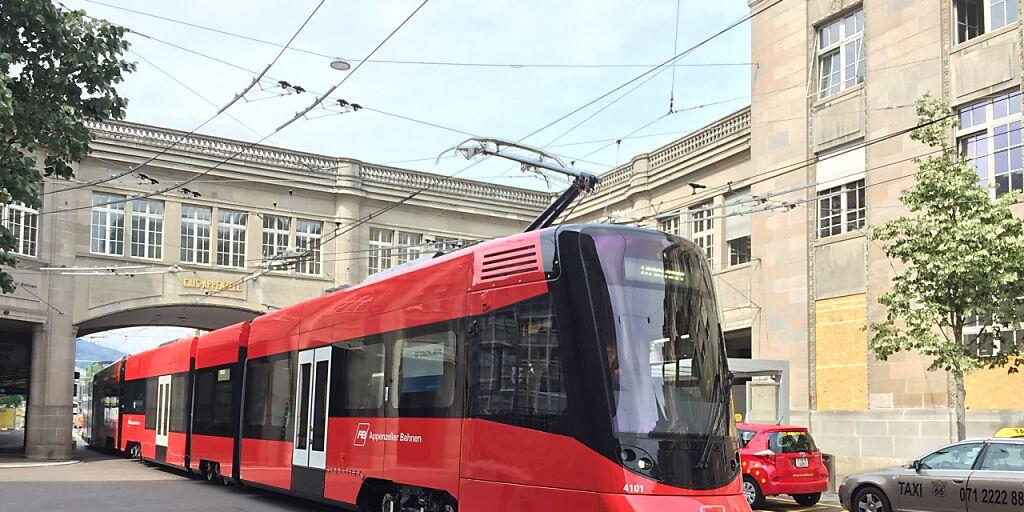 Die neuen Tango-Züge der Appenzeller Bahnen sind zugleich Trams und Überlandzüge.