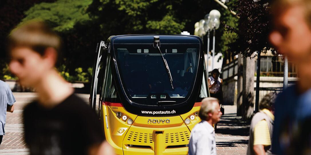 EINWEIHUNG, POSTAUTO, SELBSTFAHRENDES POSTAUTO, SHUTTLE, SHUTTLEDIENST, ELEKTRONISCHES POSTAUTO, KLEINBUS, AUTONOMES FAHREN, SELBSTFAHRENDES AUTO, SELBSTFAHREND, COMPUTER,