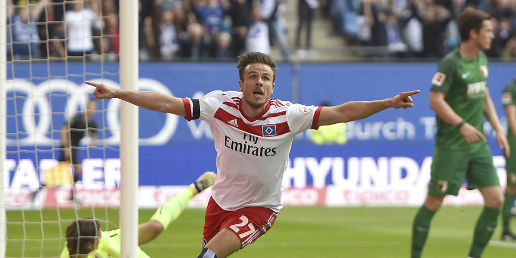 Nicolai Müller im Torjubel bevor er sich das Knie verdrehte