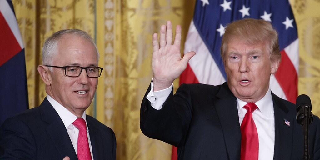 Die USA und Australien vertiefen ihre Beziehungen - US-Präsident Donald Trump und der australische Premierminister Malcolm Turnbull geben sich extrem freundlich bei einer Pressekonferenz in Washington.